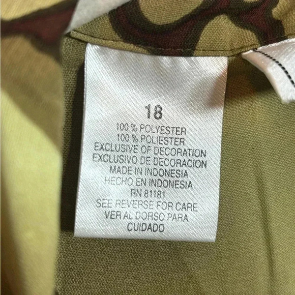 Kathy Che Women's Plus Blouse Shirt 3/4 Sleeve Button Down Green Geometric 18 - Picture 6 of 7